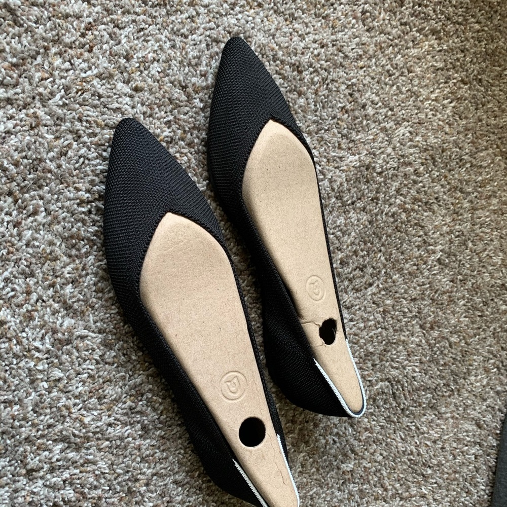 Rothy’s size 8 black point with solid white halo
